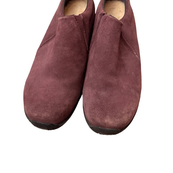 UGG womens Burgundy Slip-On Loafers size 10 - Picture 4 of 8